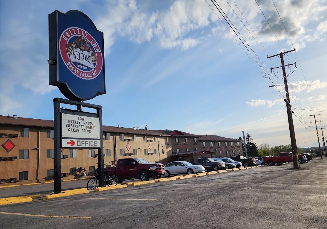 Grizzly Inn Motel Exterior at Sunset