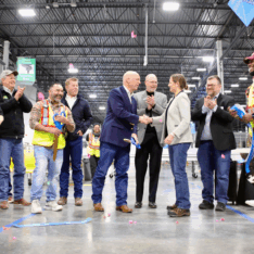 Gov. Gianforte cutting the ribbon on Montana’s newest Amazon facility in Belgrade