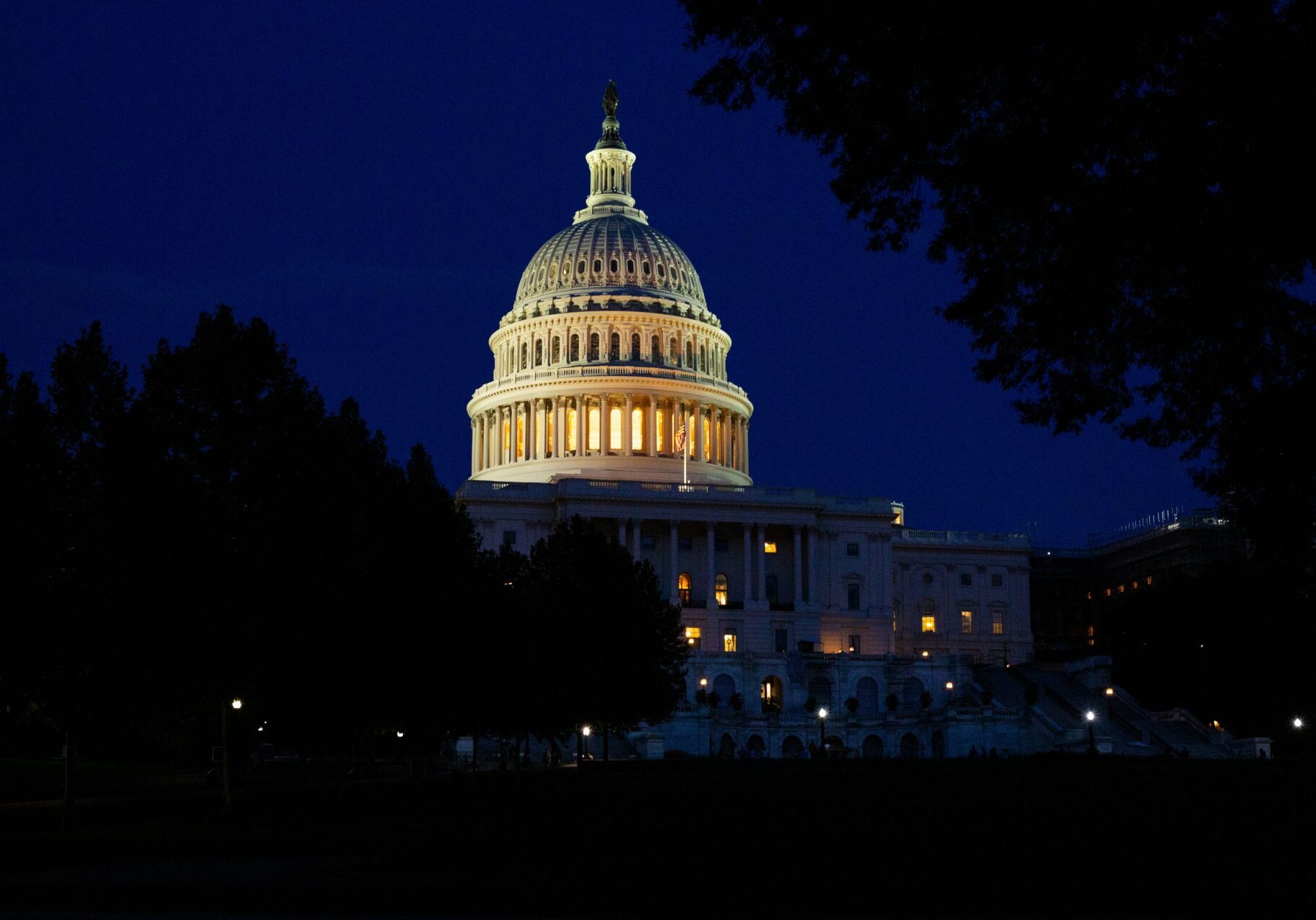 U.S. Capitol building at night