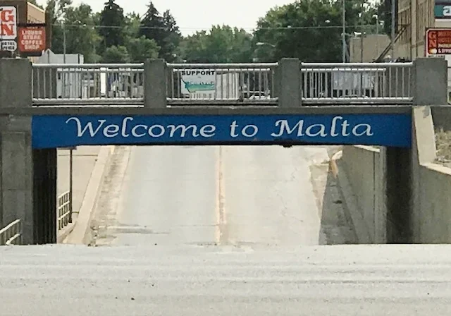 Welcome to Malta: Town Entrance Banner